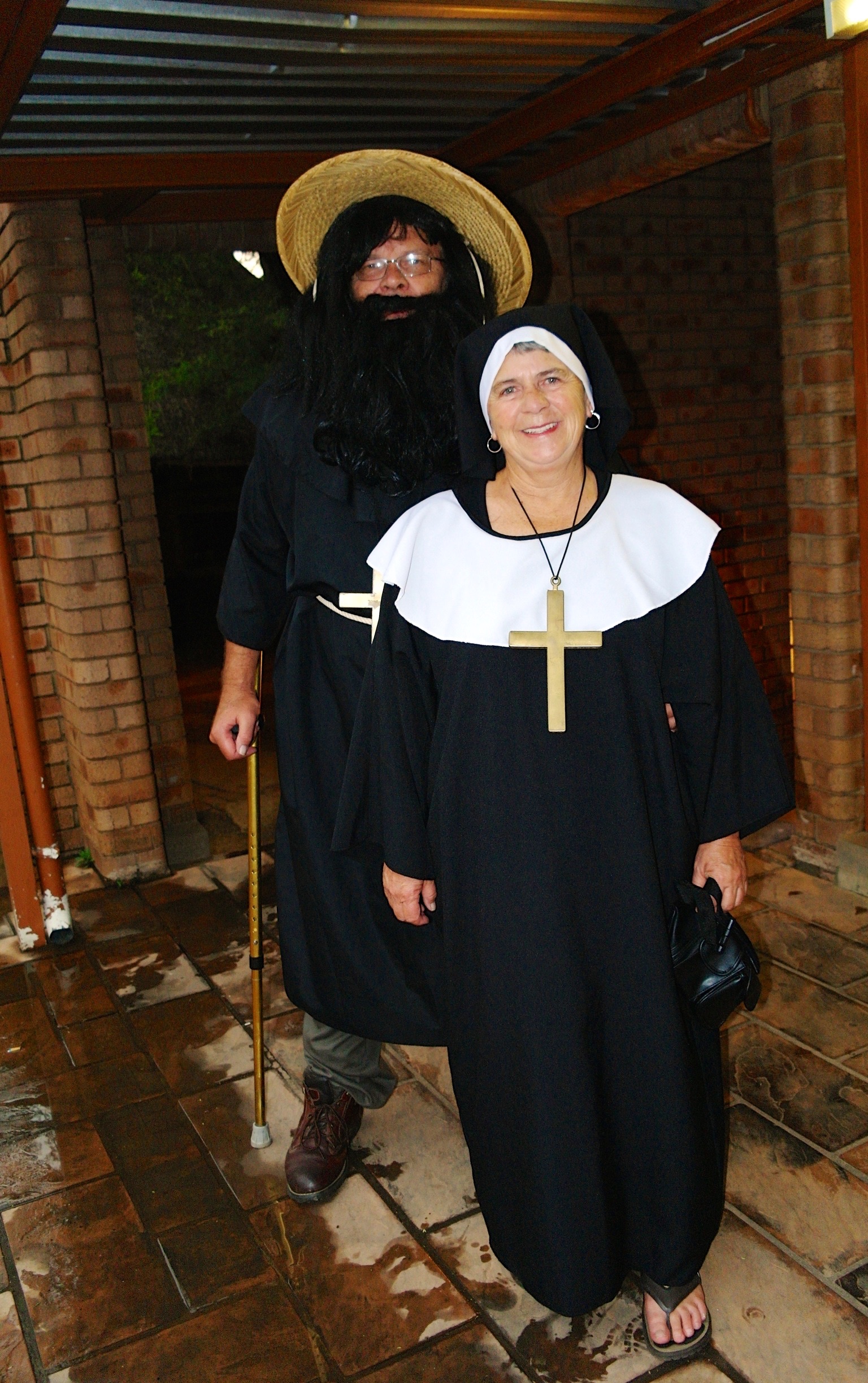 Op my oudste se 40ste (Mexikaanse tema) as 'n priester en sy skelmpie suster Teresa.