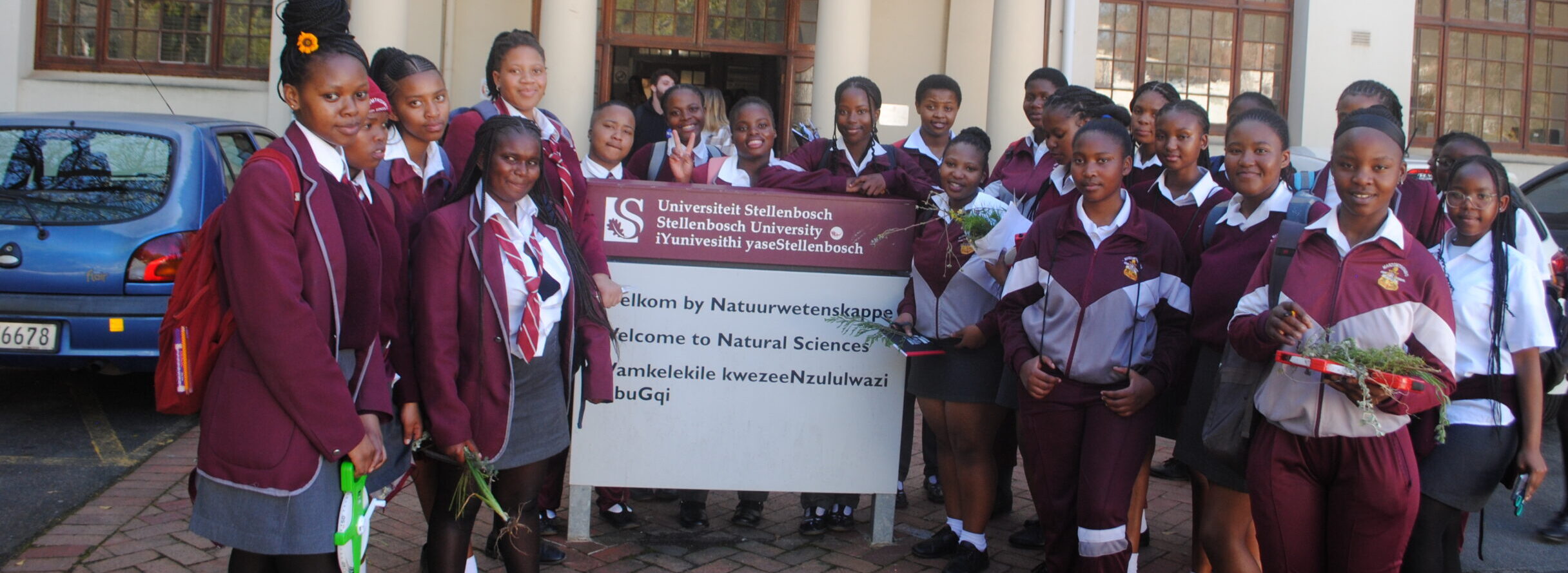 Read more about the article Empowering young minds: Manzomthombo girls visit Iimbovane